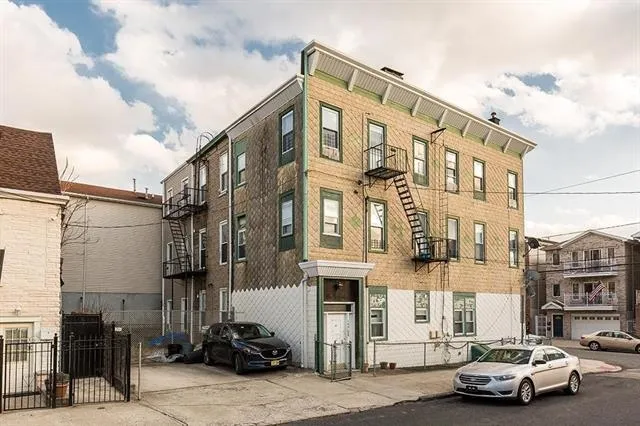 $2,100 | 148 South Street, Unit 2, Jersey City, NJ 07307