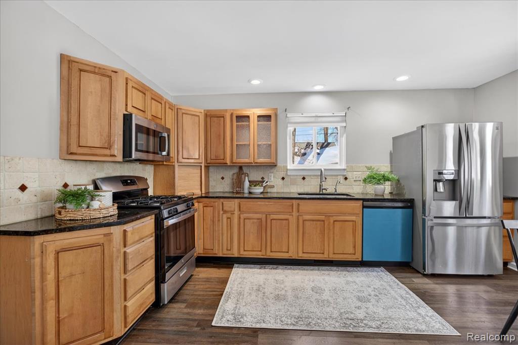 1155 Seabury Drive Lake Orion, MI 48362 - Photo 10 of 41