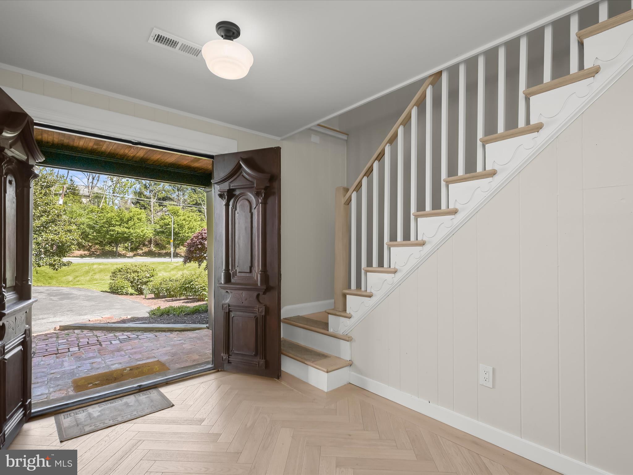 17712 Longdraft Road Gaithersburg, MD 20878 - Photo 12 of 85 Welcome to 11712 Longdraft Road