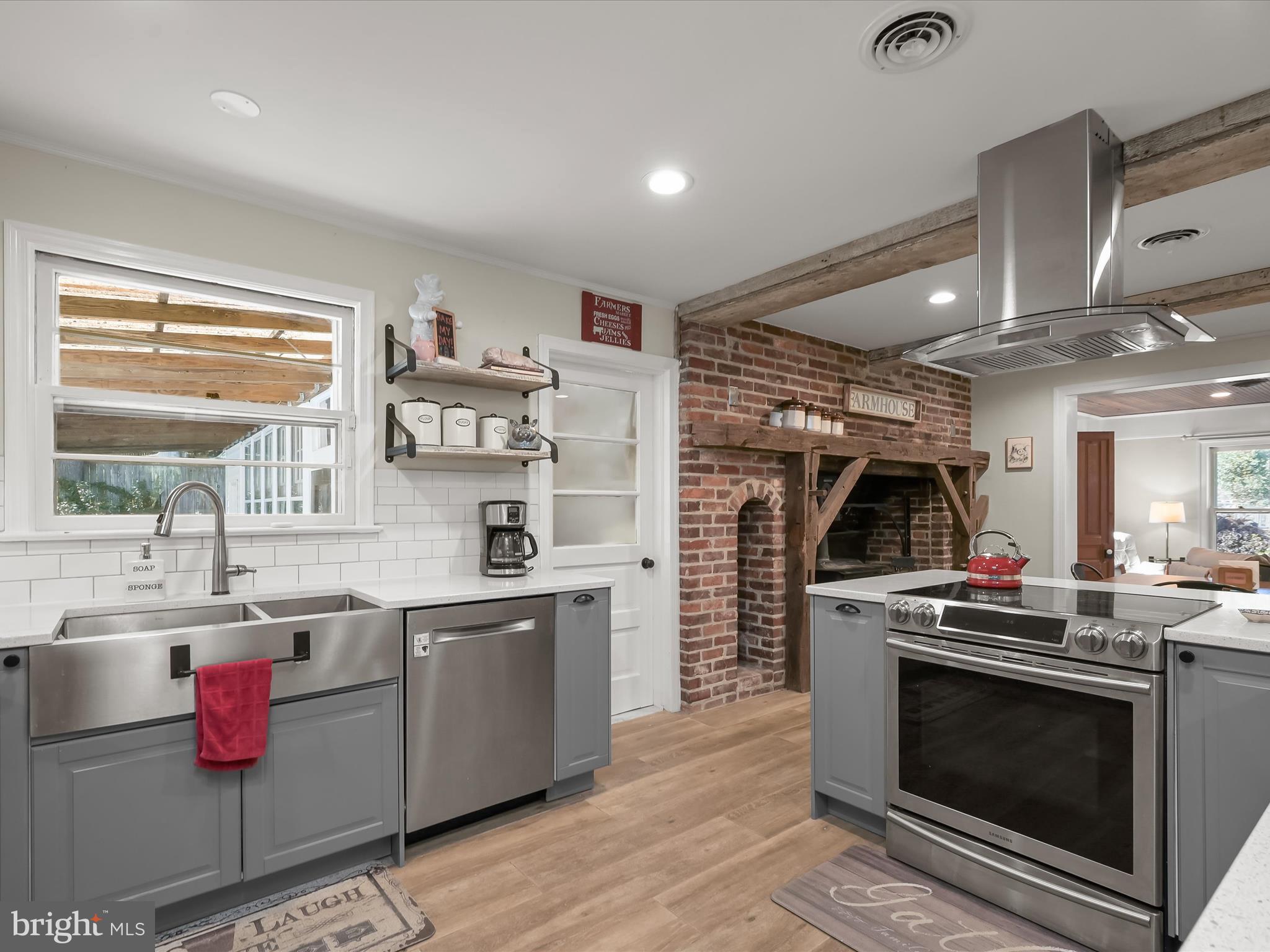 17712 Longdraft Road Gaithersburg, MD 20878 - Photo 20 of 85 a kitchen with a stove and a microwave