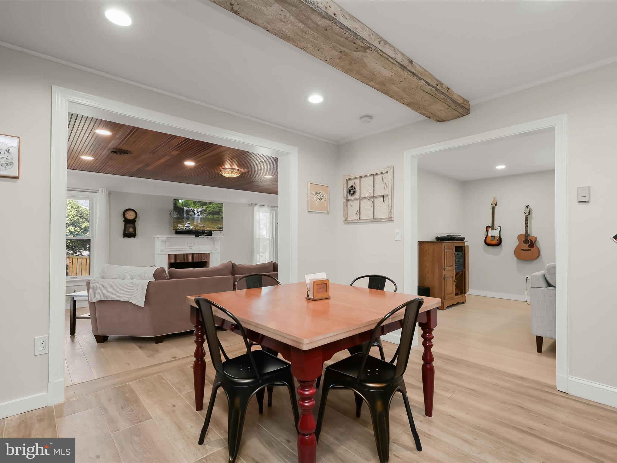 17712 Longdraft Road Gaithersburg, MD 20878 - Photo 25 of 85 a dining room with furniture and window