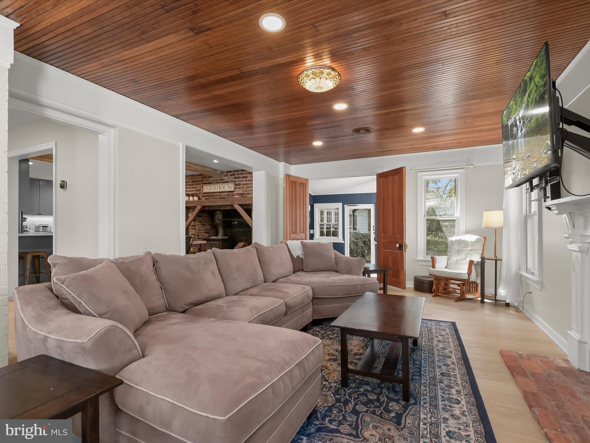 17712 Longdraft Road Gaithersburg, MD 20878 - Photo 28 of 85 a living room with furniture and a fireplace