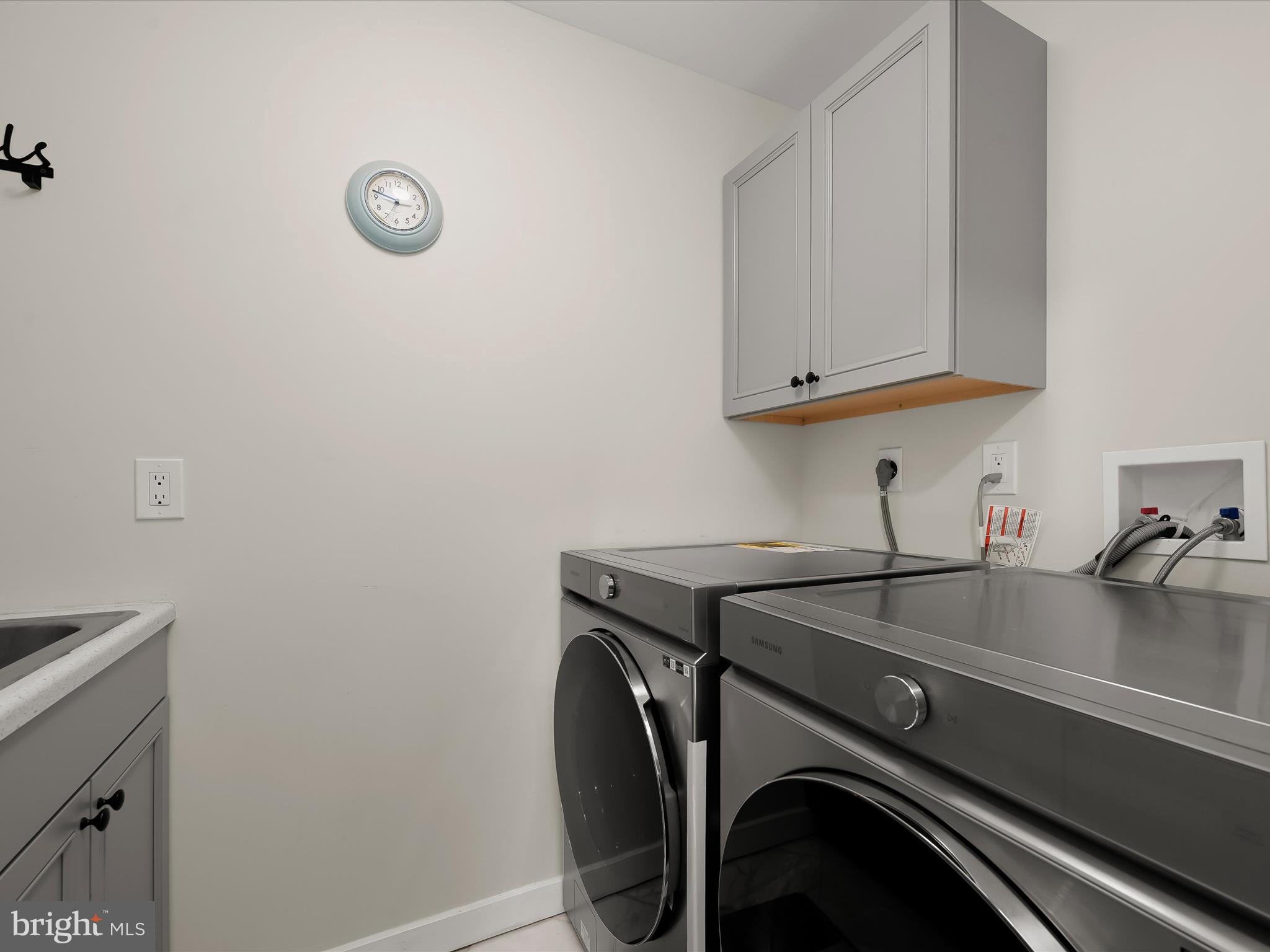 17712 Longdraft Road Gaithersburg, MD 20878 - Photo 46 of 85 a utility room with dryer and washer