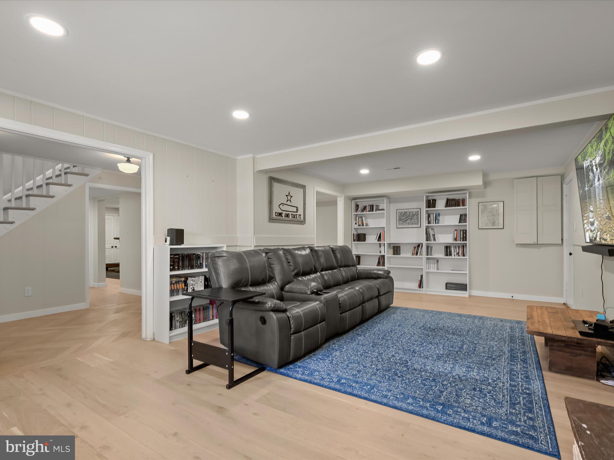 17712 Longdraft Road Gaithersburg, MD 20878 - Photo 56 of 85 a living room with furniture and a rug