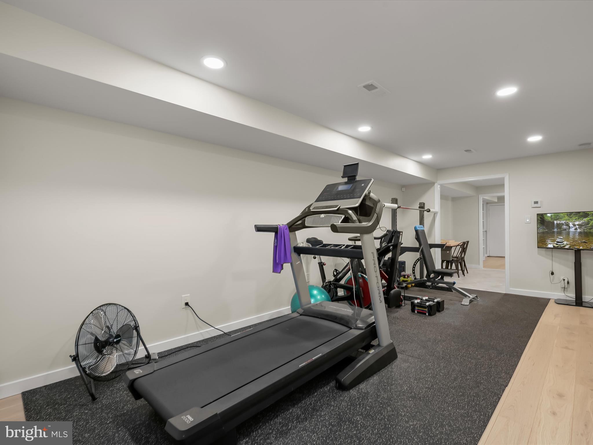 17712 Longdraft Road Gaithersburg, MD 20878 - Photo 62 of 85 a room with gym equipment