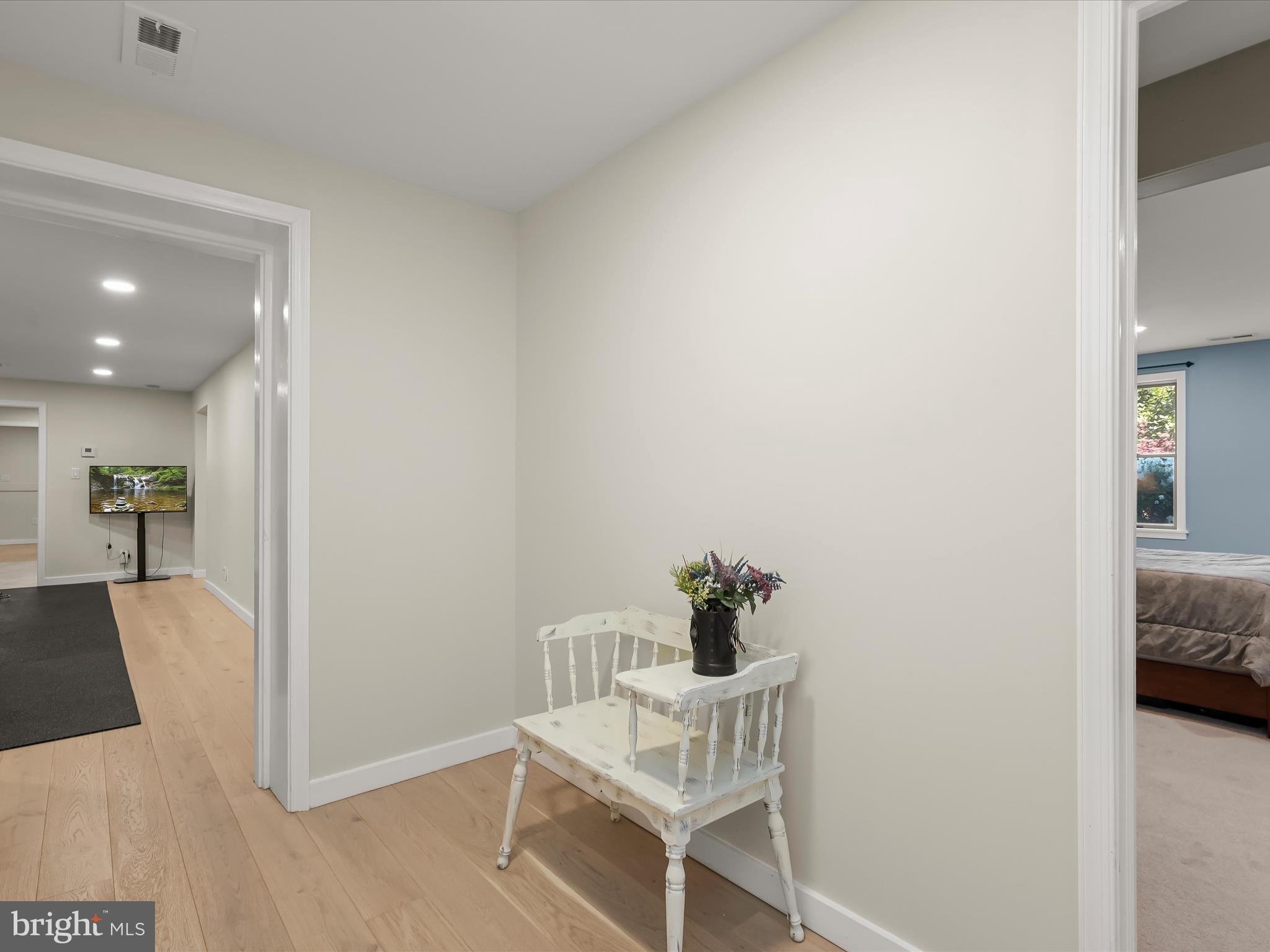 17712 Longdraft Road Gaithersburg, MD 20878 - Photo 63 of 85 Rear Hall