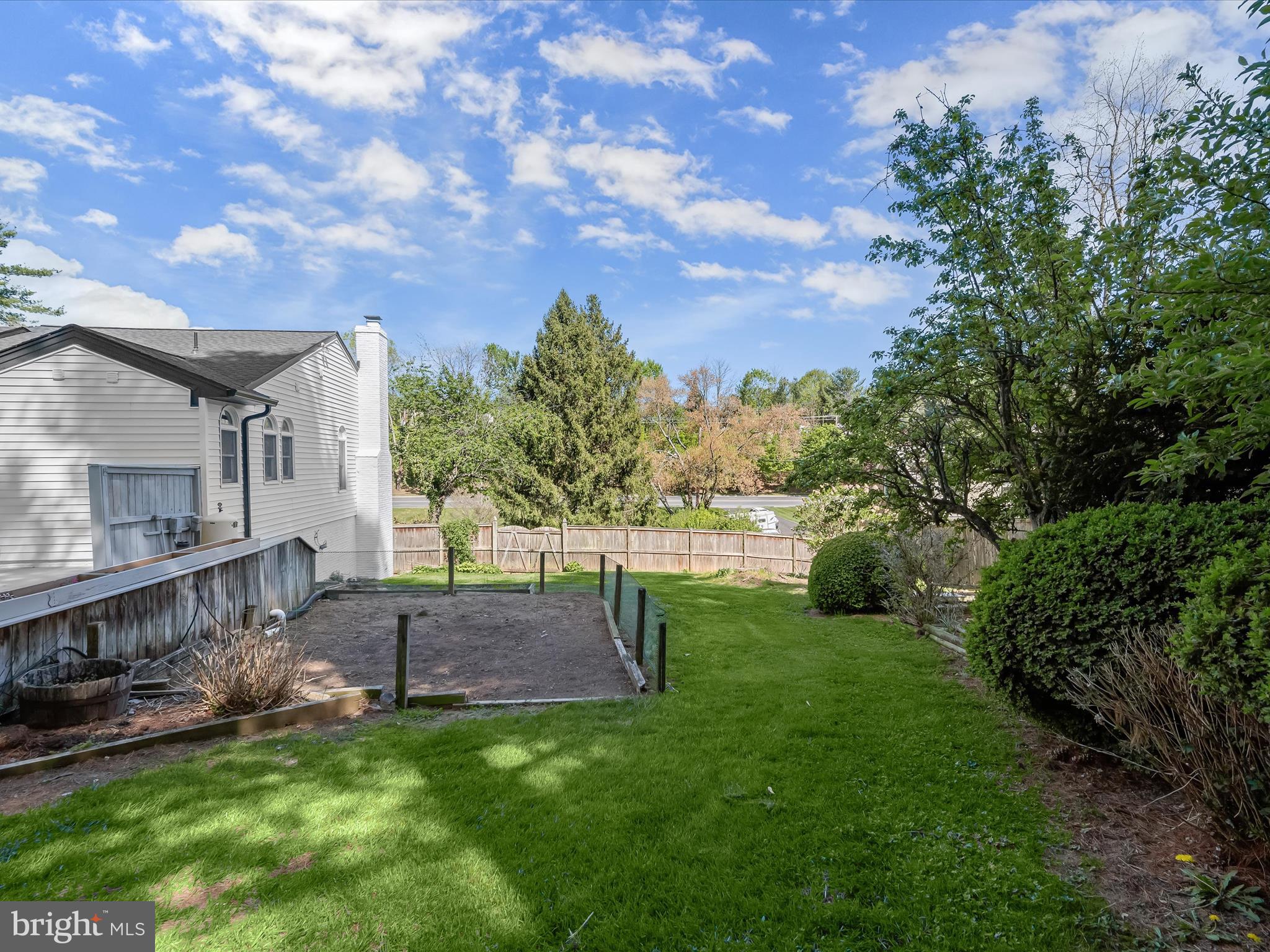 17712 Longdraft Road Gaithersburg, MD 20878 - Photo 78 of 85 a view of backyard with table and chairs and a large tree