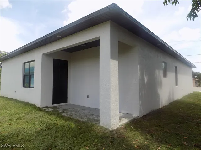 $340,000 | 2992 Douglas Avenue, Fort Myers, FL 33916