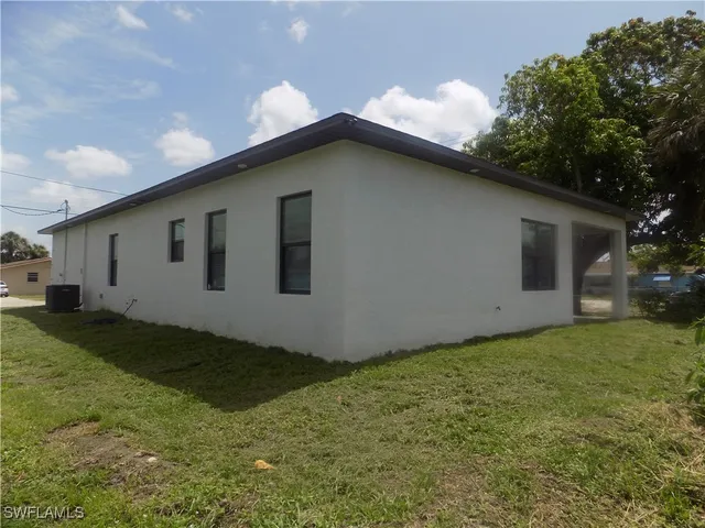 $340,000 | 2992 Douglas Avenue, Fort Myers, FL 33916