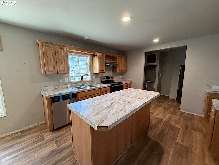 16125 Hawks Lair Road La Pine, OR 97739 - Photo 10 of 35 a kitchen with granite countertop a sink stove and refrigerator