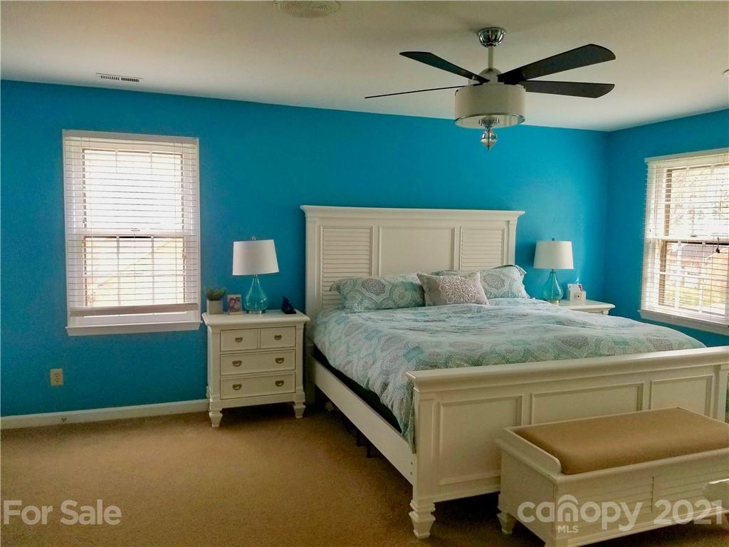 7900 Quail Hill Road Charlotte, NC 28210 - Photo 11 of 28 a bedroom with a bed and a window