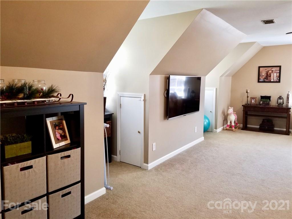 7900 Quail Hill Road Charlotte, NC 28210 - Photo 17 of 28 a living room with furniture and a flat screen tv