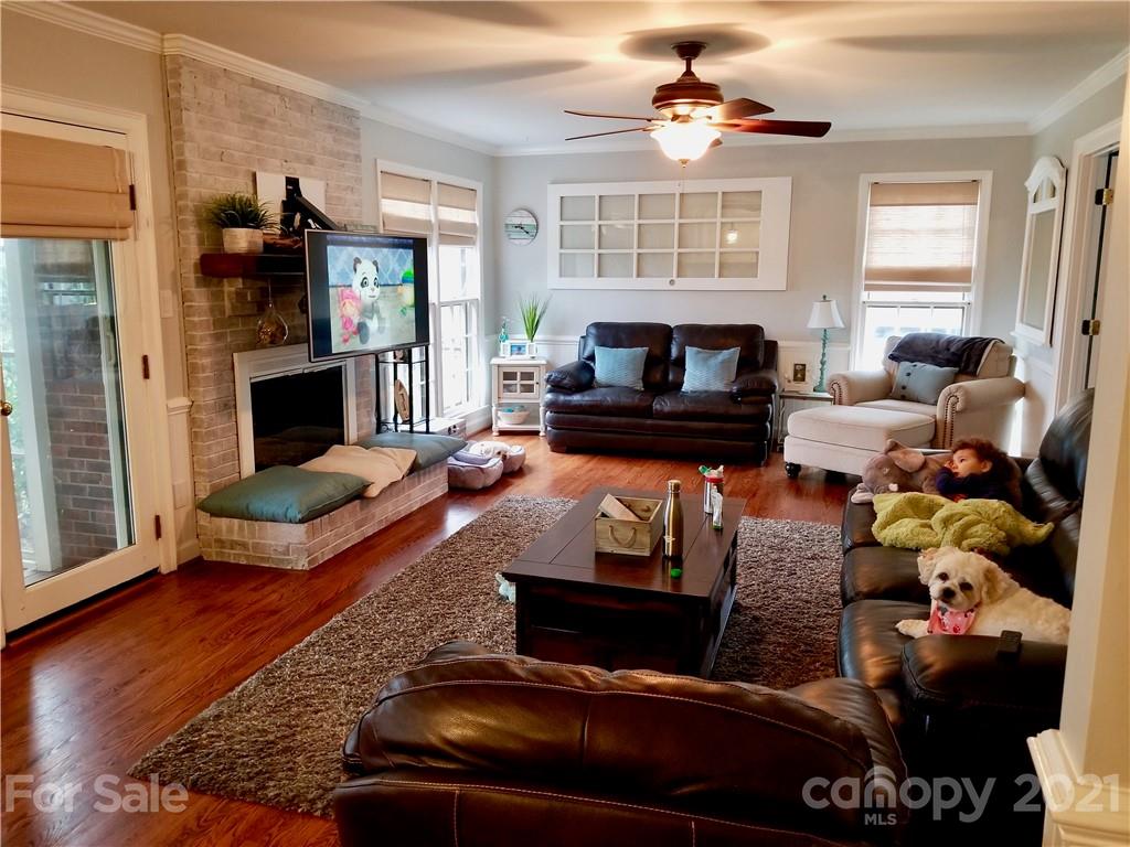 7900 Quail Hill Road Charlotte, NC 28210 - Photo 10 of 28 a living room with furniture fireplace and flat screen tv