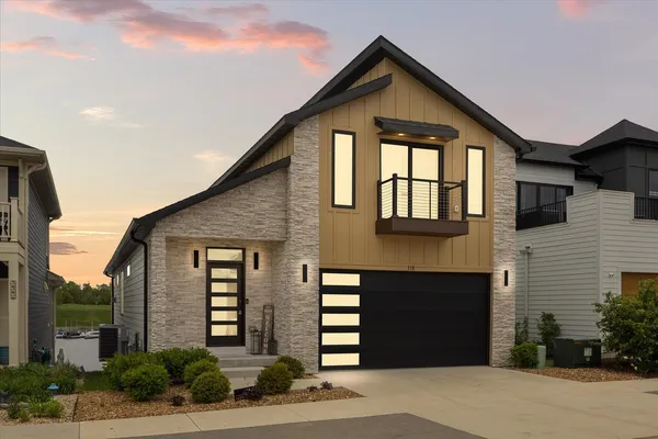 $899,900 | 318 Leeward Way, Ottawa, IL 61350