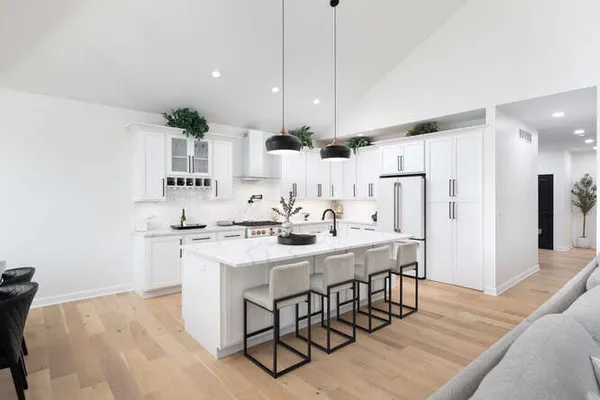 $975,000 | 318 Leeward Way, Ottawa, IL 61350