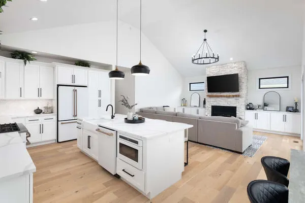 $975,000 | 318 Leeward Way, Ottawa, IL 61350