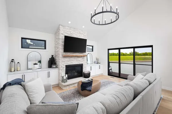 $975,000 | 318 Leeward Way, Ottawa, IL 61350