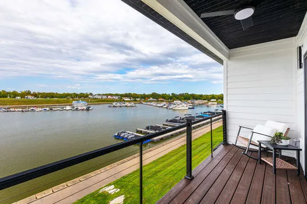 $975,000 | 318 Leeward Way, Ottawa, IL 61350