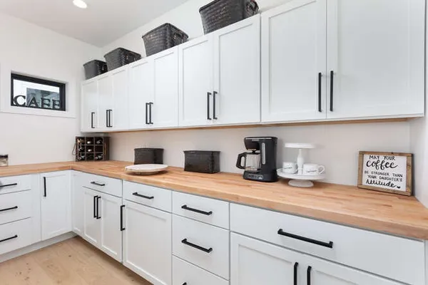 $975,000 | 318 Leeward Way, Ottawa, IL 61350