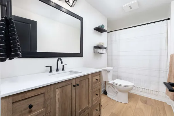 $975,000 | 318 Leeward Way, Ottawa, IL 61350