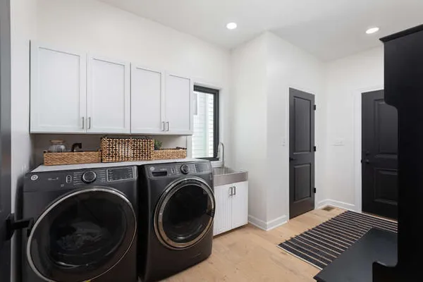 $975,000 | 318 Leeward Way, Ottawa, IL 61350