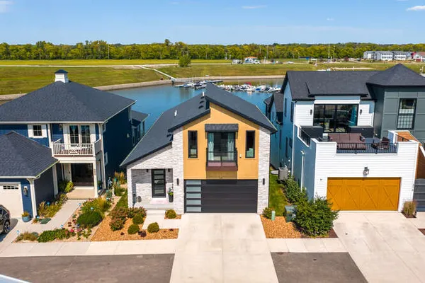 $975,000 | 318 Leeward Way, Ottawa, IL 61350