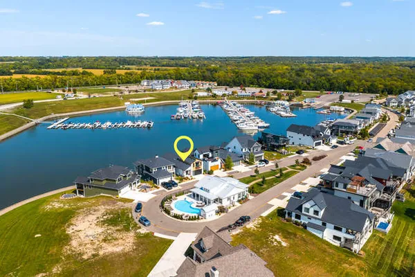 $975,000 | 318 Leeward Way, Ottawa, IL 61350
