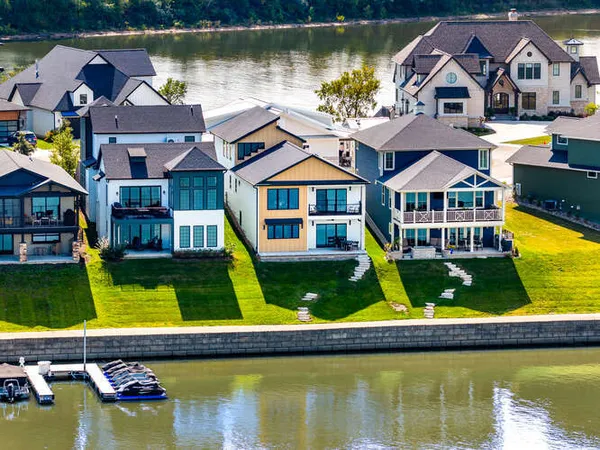 $975,000 | 318 Leeward Way, Ottawa, IL 61350