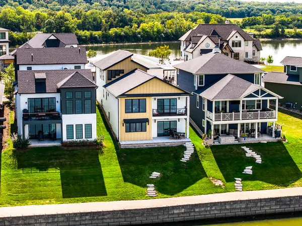 $975,000 | 318 Leeward Way, Ottawa, IL 61350