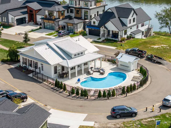 $975,000 | 318 Leeward Way, Ottawa, IL 61350