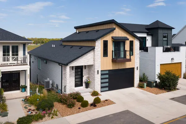 $975,000 | 318 Leeward Way, Ottawa, IL 61350