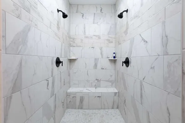 $975,000 | 318 Leeward Way, Ottawa, IL 61350