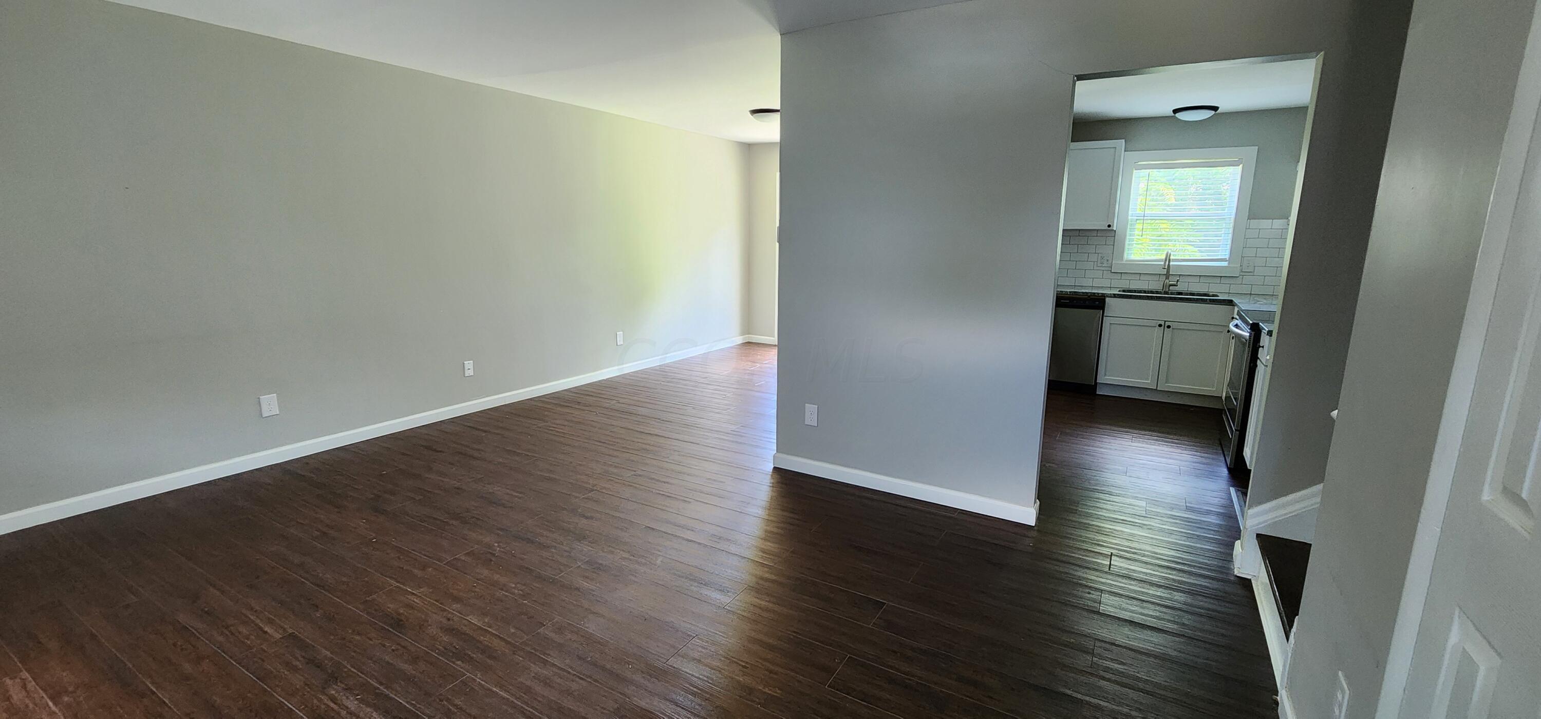 3322 Norwalk Road Columbus, OH 43207 - Photo 8 of 33 Living Room & dining