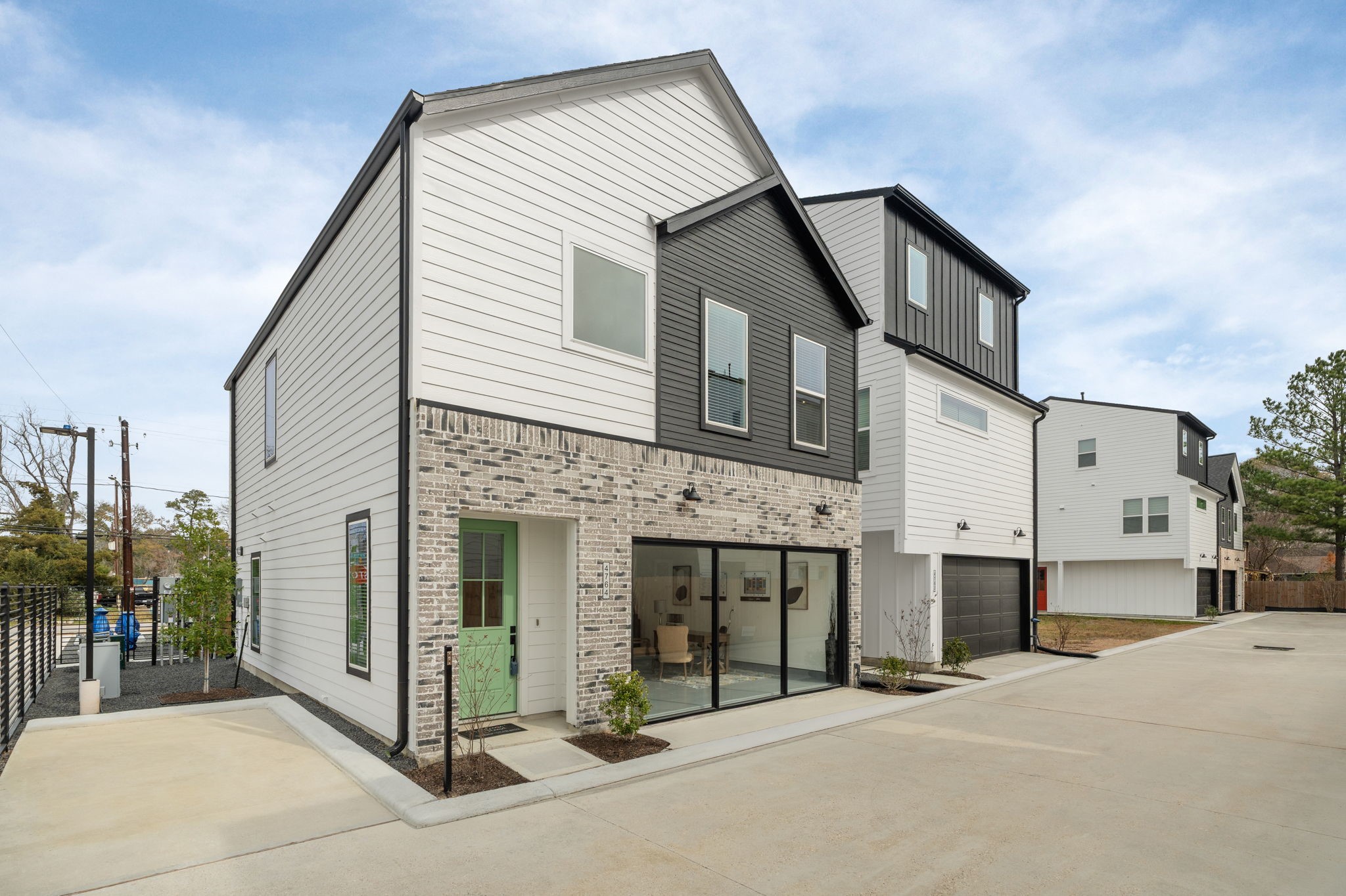 4764 Martin Street Houston, TX 77018 - Photo 2 of 48