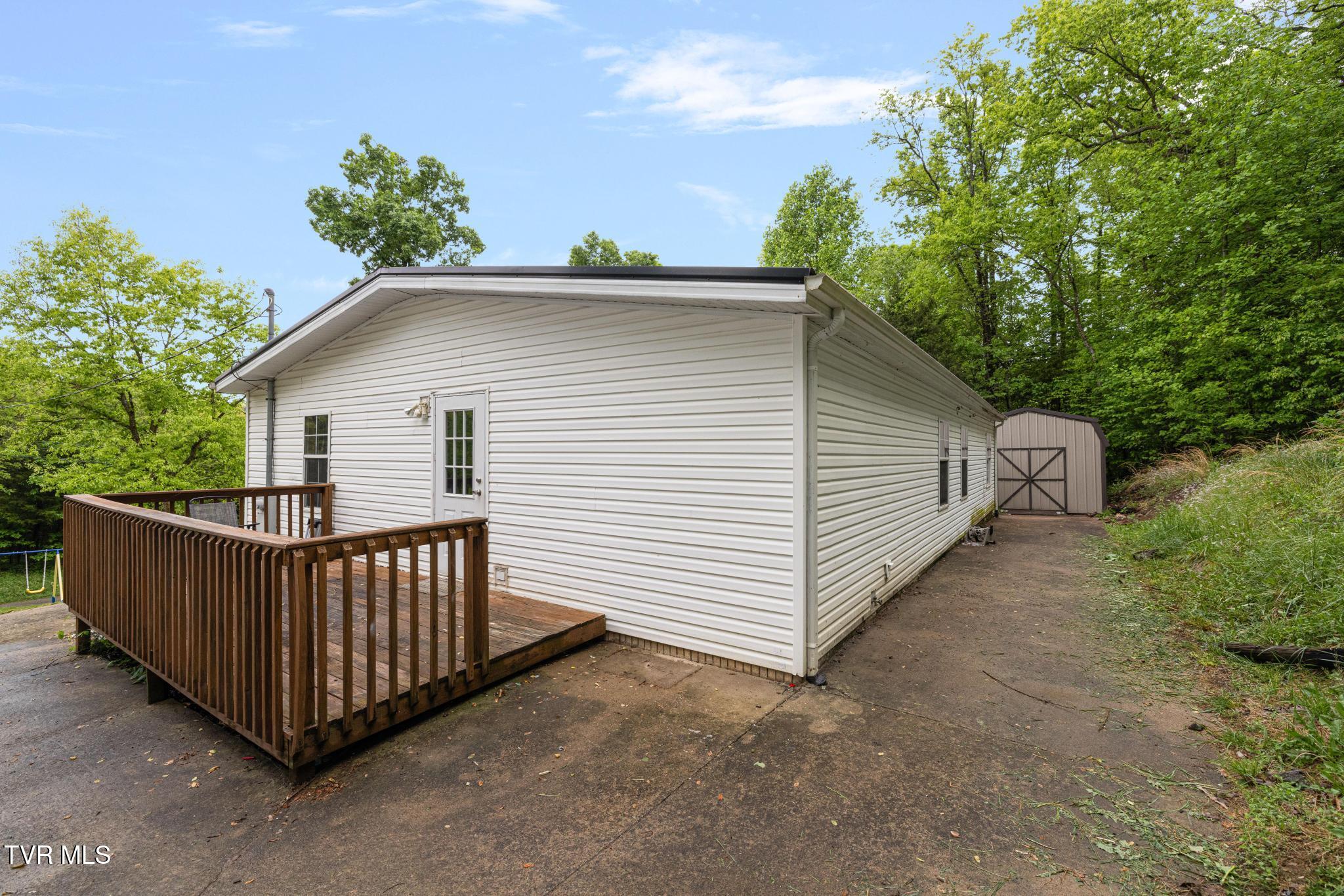 250 Dog Walk Road Greeneville, TN 37745 - Photo 23 of 28 Back patio