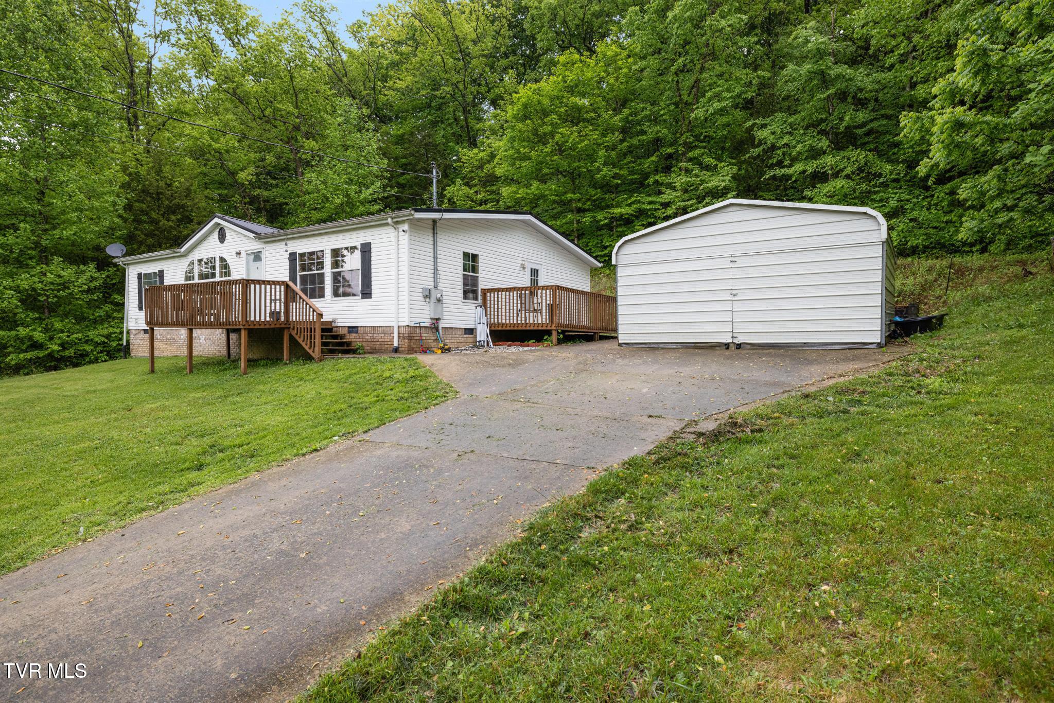 250 Dog Walk Road Greeneville, TN 37745 - Photo 24 of 28 Garage