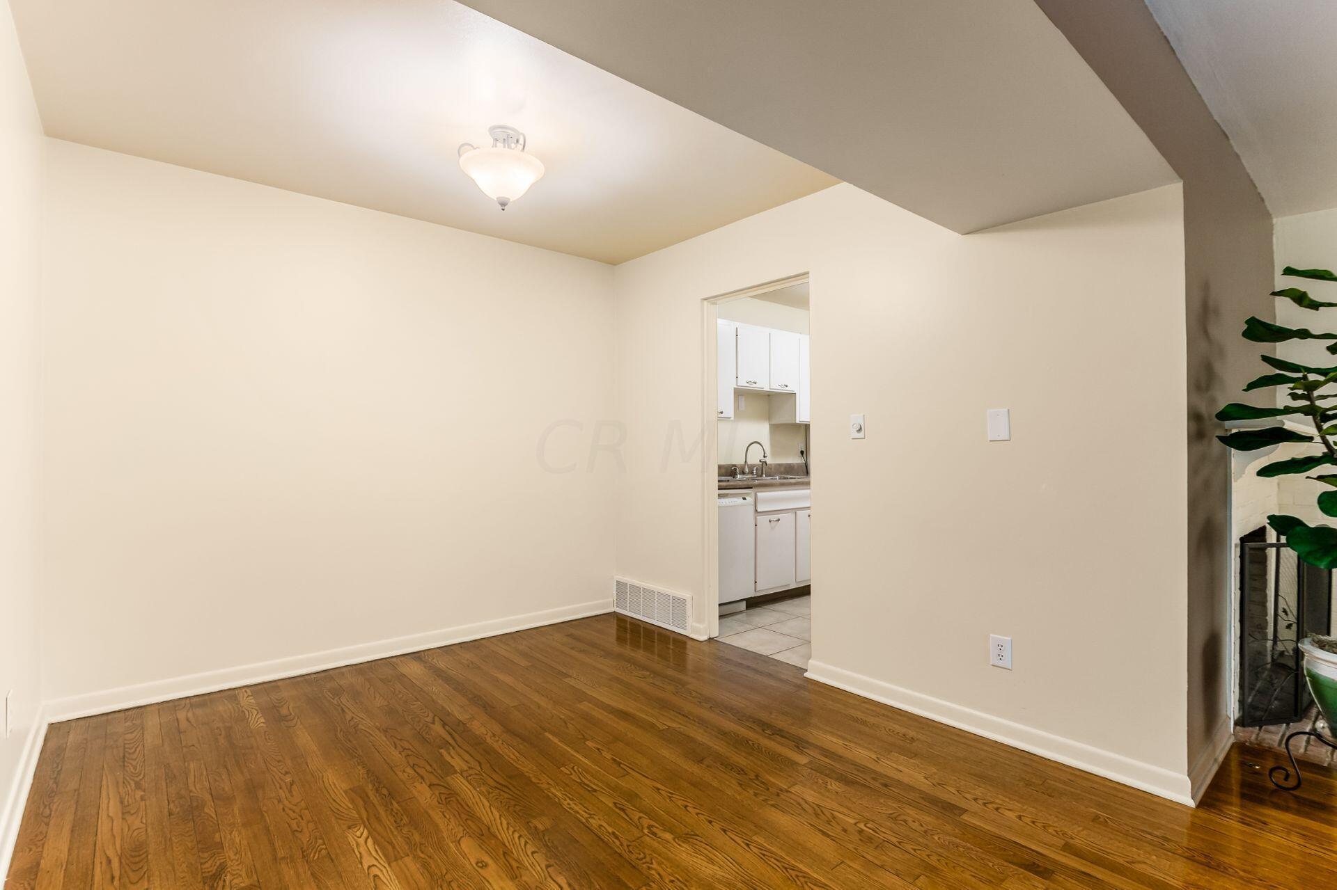 2565 Charing Road, Unit 1 Columbus, OH 43221 - Photo 6 of 28 008_43_h 2565 Charing Rd-1017