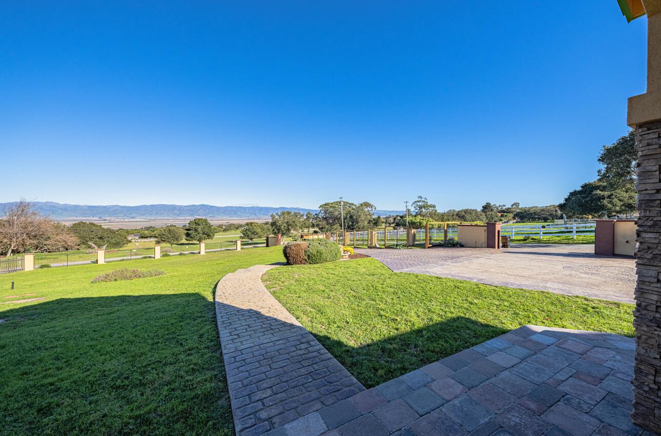 300 Mesa Road Salinas, CA 93908 - Photo 11 of 68