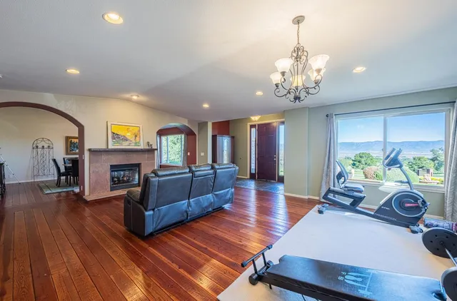 $1,699,000 | 300 Mesa Road, Salinas, CA 93908