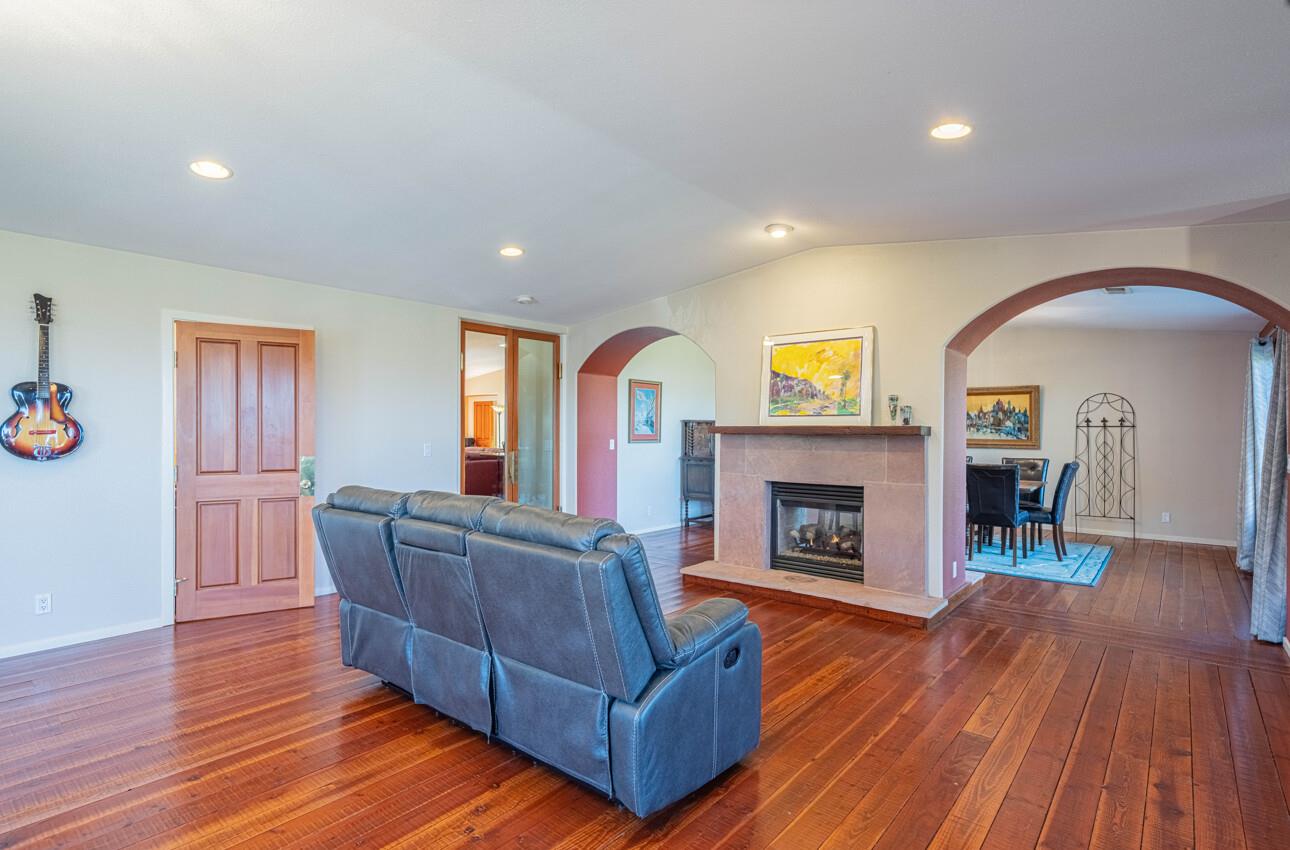 300 Mesa Road Salinas, CA 93908 - Photo 14 of 68