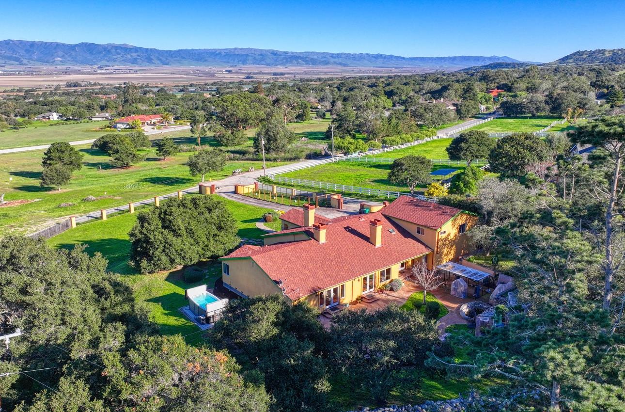 300 Mesa Road Salinas, CA 93908 - Photo 6 of 68