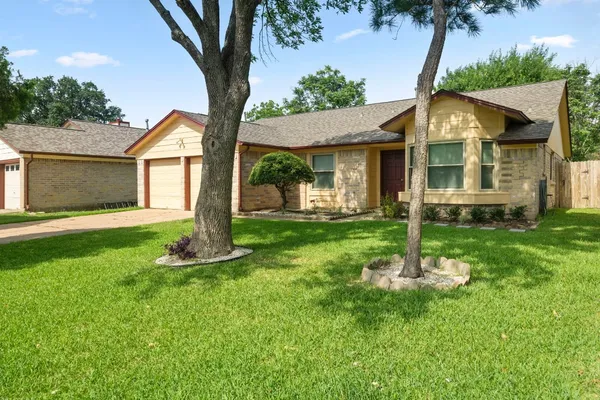 $1,900 | 11911 Plumbrook Drive, Houston, TX 77099