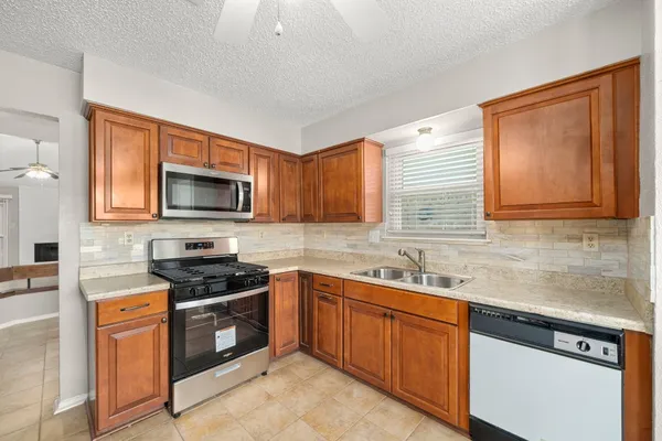 $1,900 | 11911 Plumbrook Drive, Houston, TX 77099