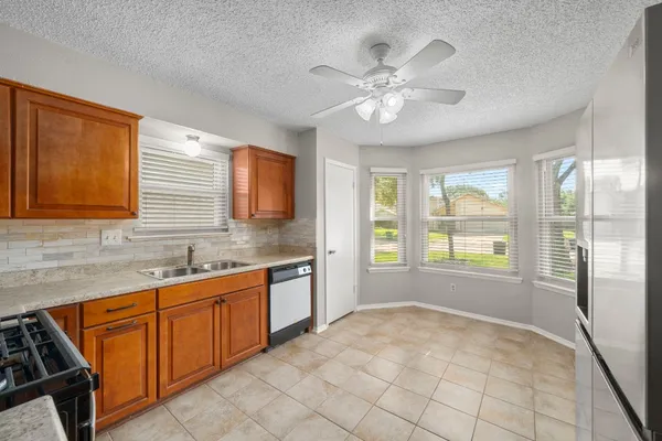 $1,900 | 11911 Plumbrook Drive, Houston, TX 77099