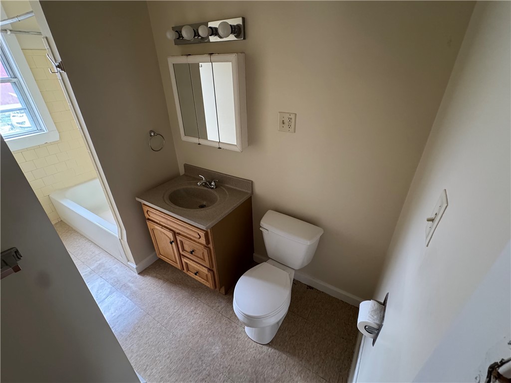 690 Elm Street, Unit 1R Woonsocket, RI 02895 - Photo 8 of 9 Bath