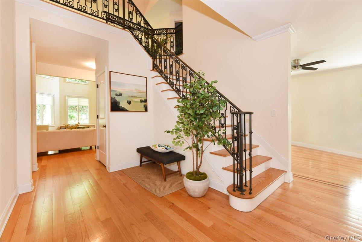 245 Harbor Hill Road Roslyn, NY 11576 - Photo 8 of 33