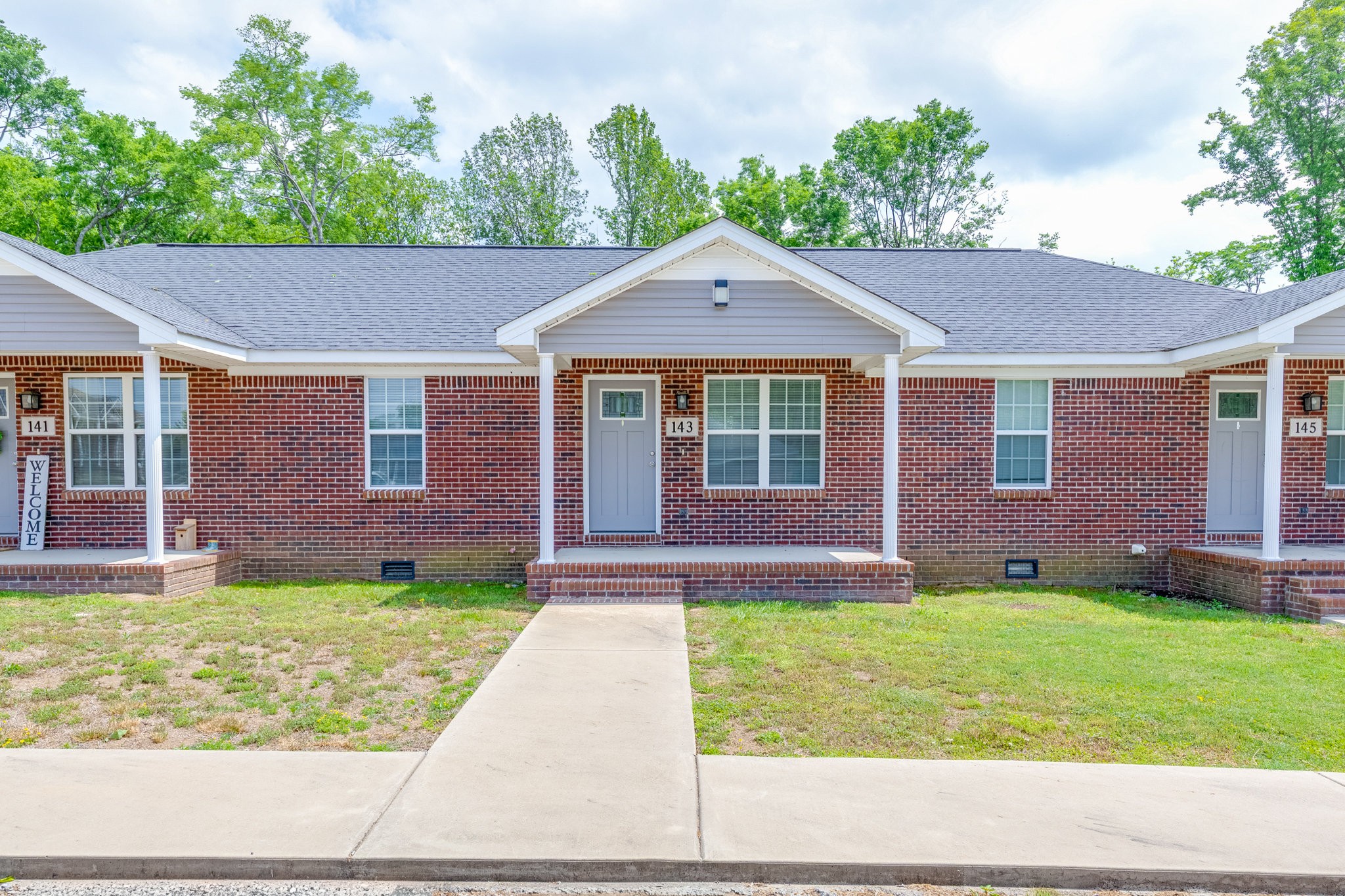 143 Ragsdale Lane Pulaski, TN 38478 - Photo 2 of 22 a front view of a house with a yard