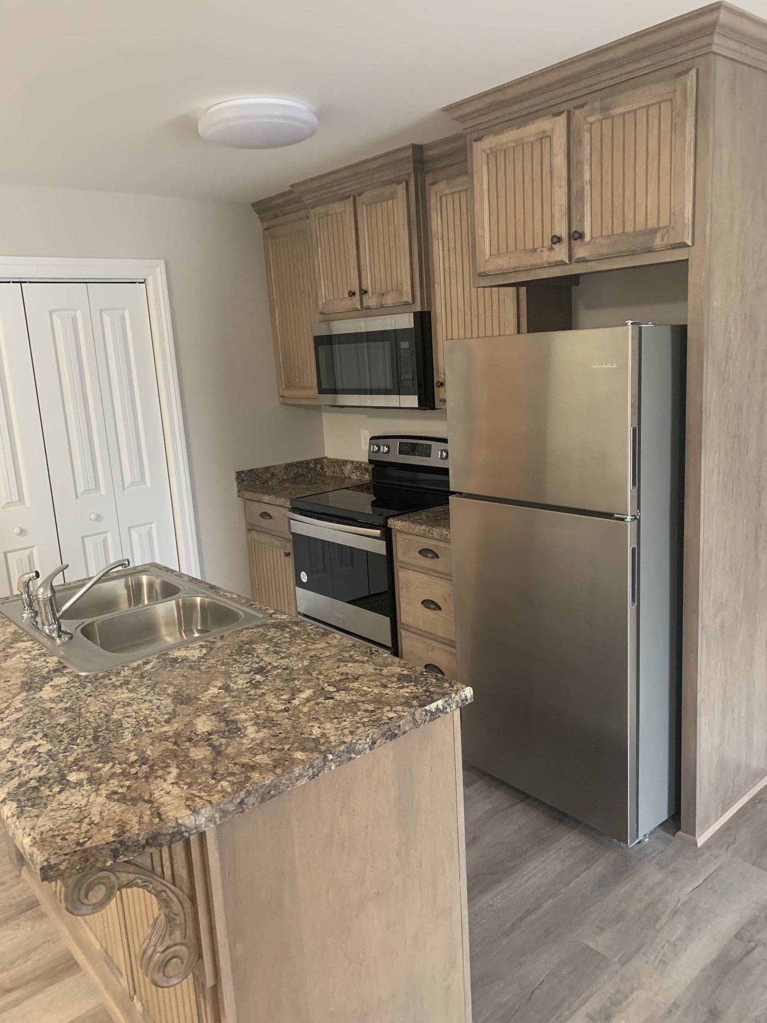 143 Ragsdale Lane Pulaski, TN 38478 - Photo 3 of 7 a kitchen with granite countertop a refrigerator a stove and a sink