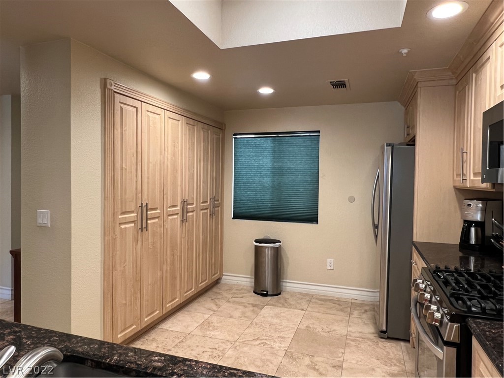 220 East Flamingo Road, Unit 237 Las Vegas, NV 89169 - Photo 8 of 36 Gallery Image 8