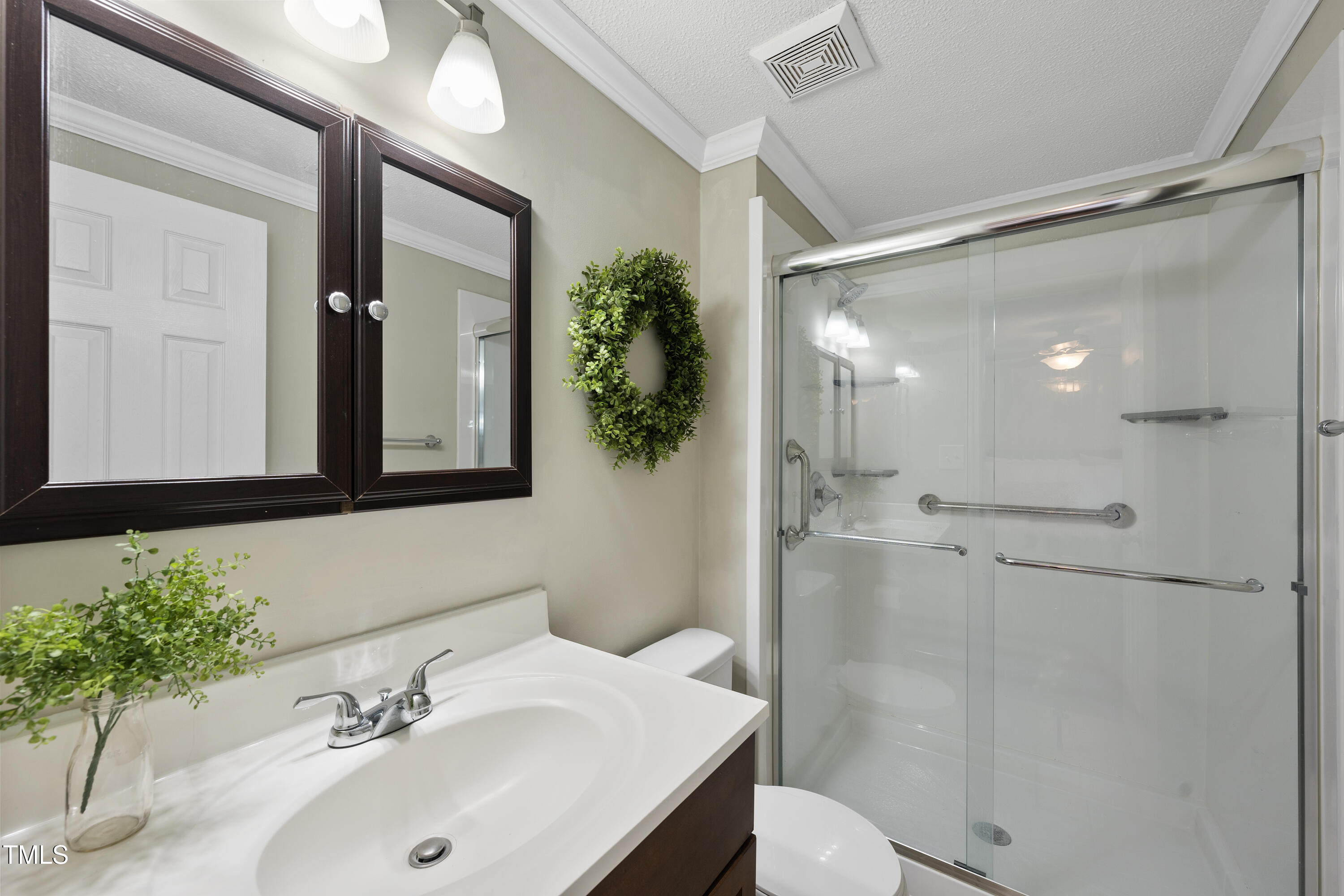 103 Willoughby Lane Cary, NC 27513 - Photo 12 of 21 Primary Bathroom